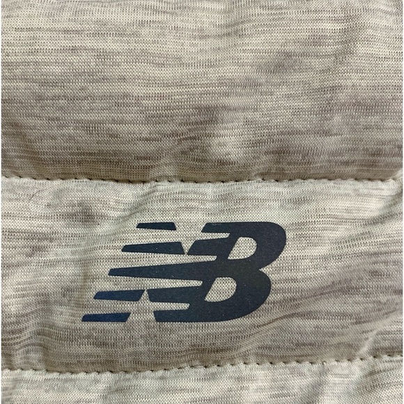 New Balance Women’s Off White Puffer Vest Zippered Pockets High Collar Sz Small - Picture 3 of 5